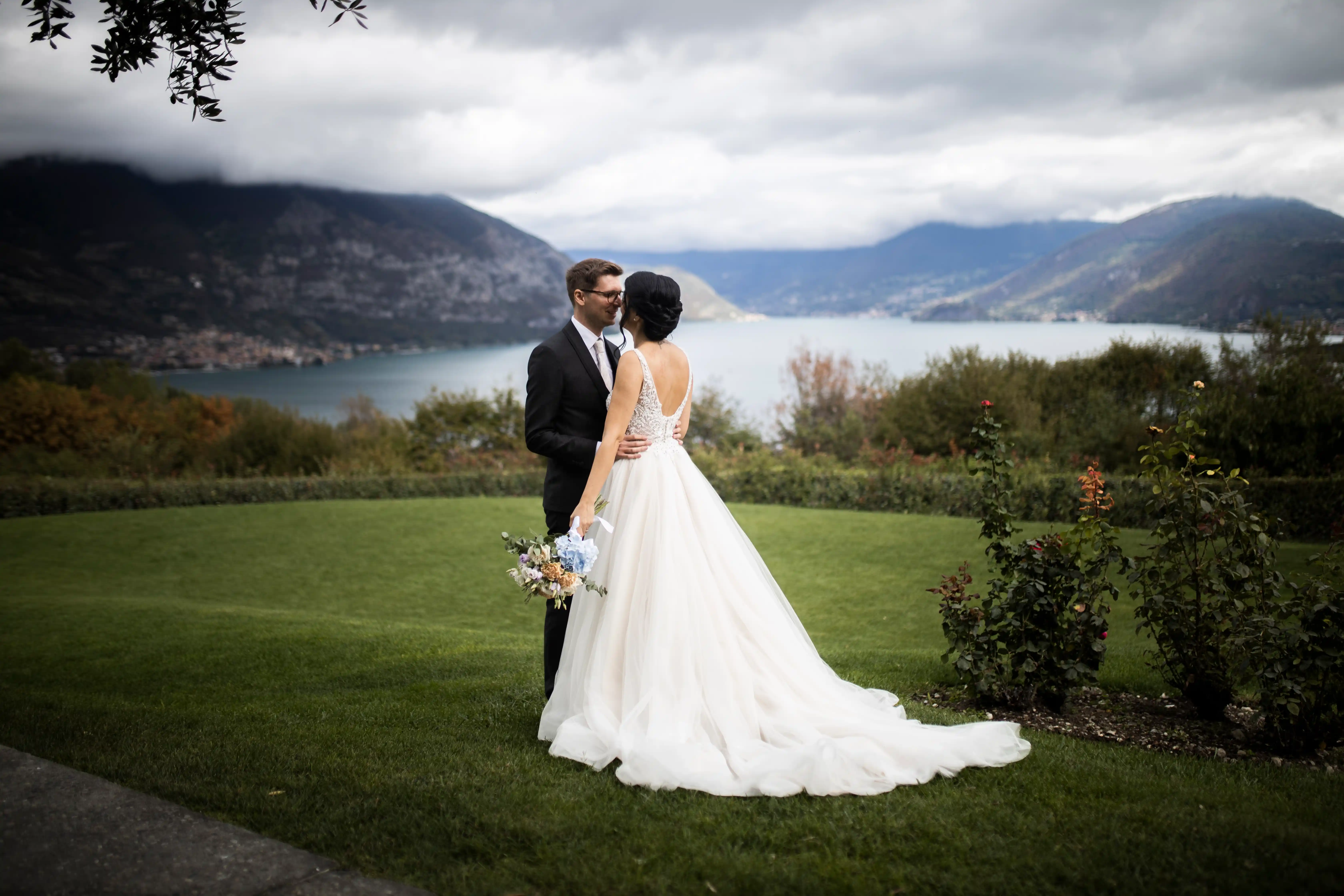 Lake Iseo vs Lake Como: which Italian lake is right for your wedding?